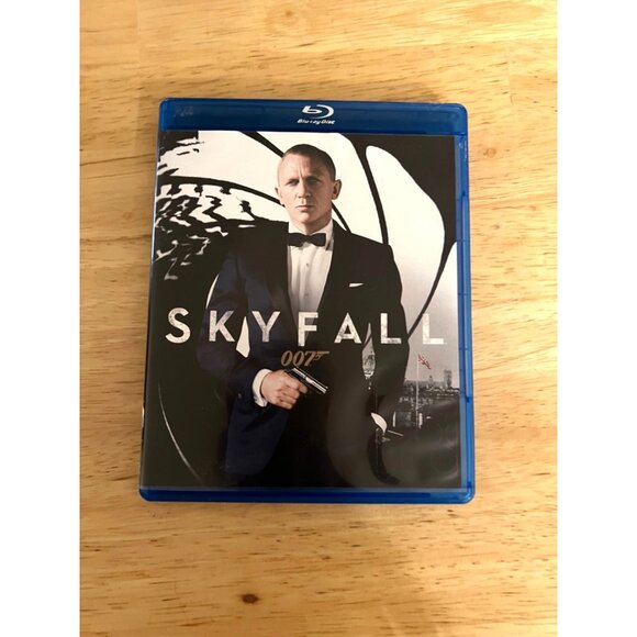 Skyfall 2012 Blu-Ray James Bond 007 Daniel Craig Action Adventure Pre-Owned - Picture 1 of 3